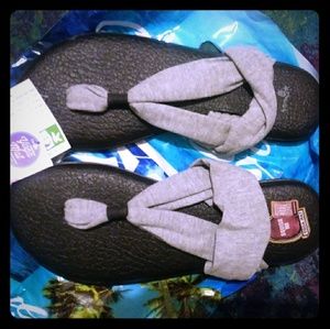 Sanuk flip flop sandals size 11